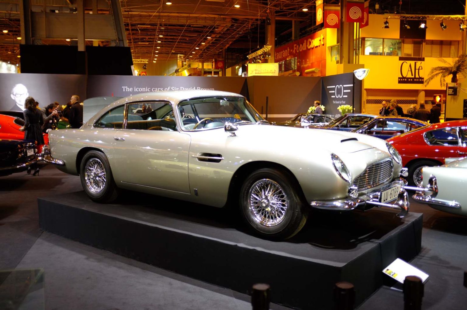 James Bond Aston Martin DB5 Goldfinger - Salon Retromobile 2017 Paris Glamour