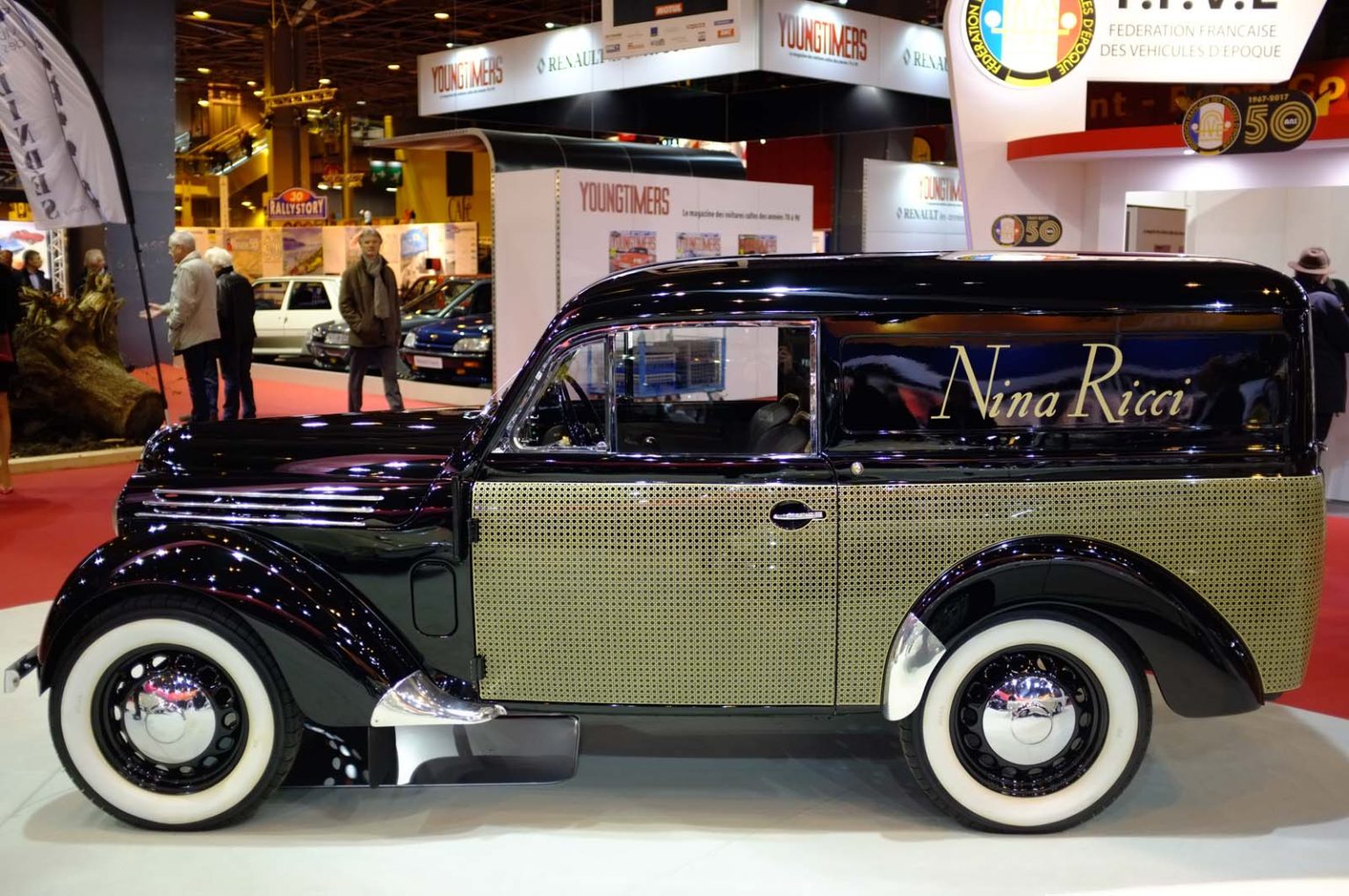 1950 Renault Juvaquatre Nina Ricci - Retromobile 2017