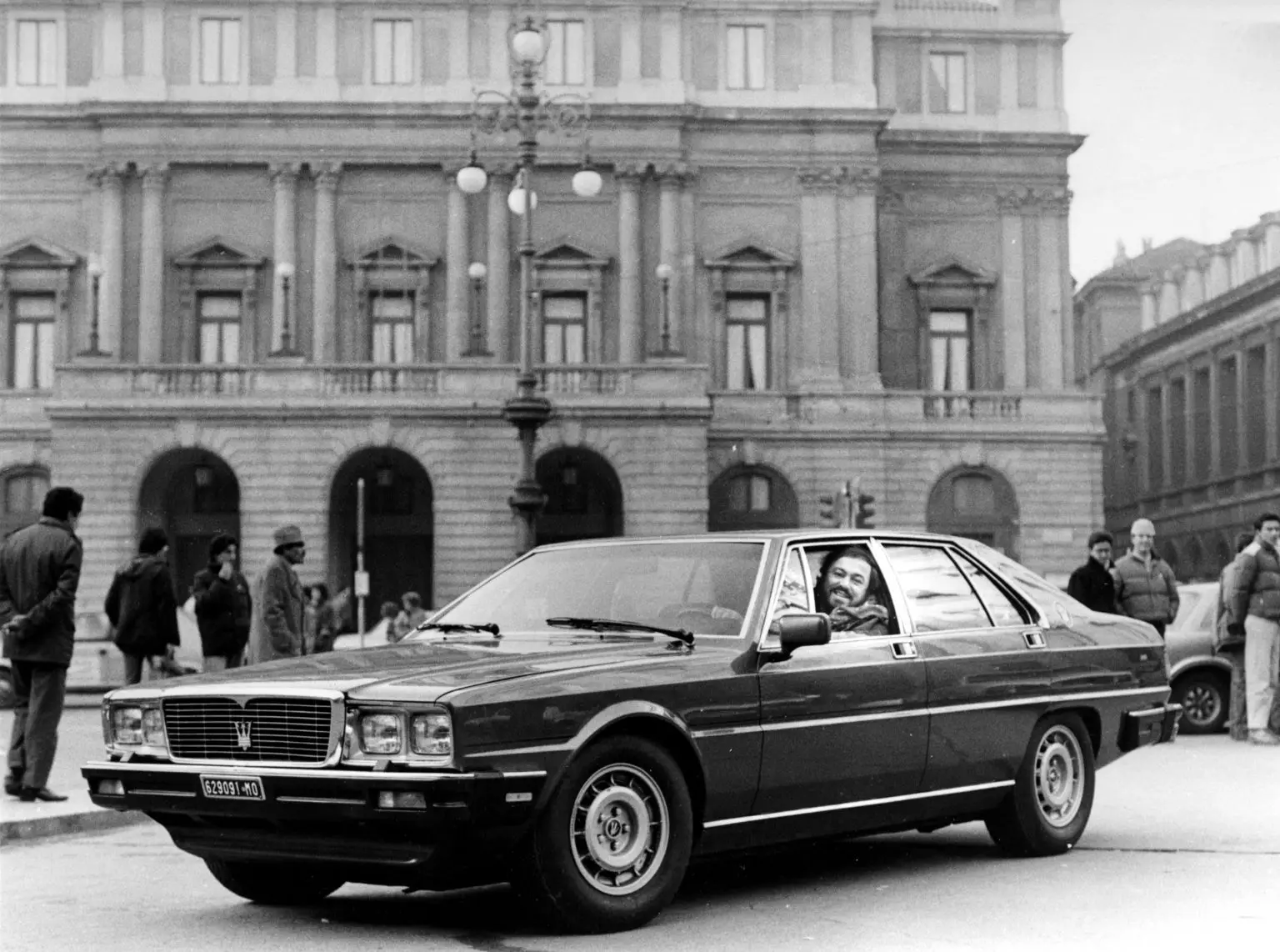 16357-Maserati Quattroporte 3rdgeneration-LucianoPavarotti-1985