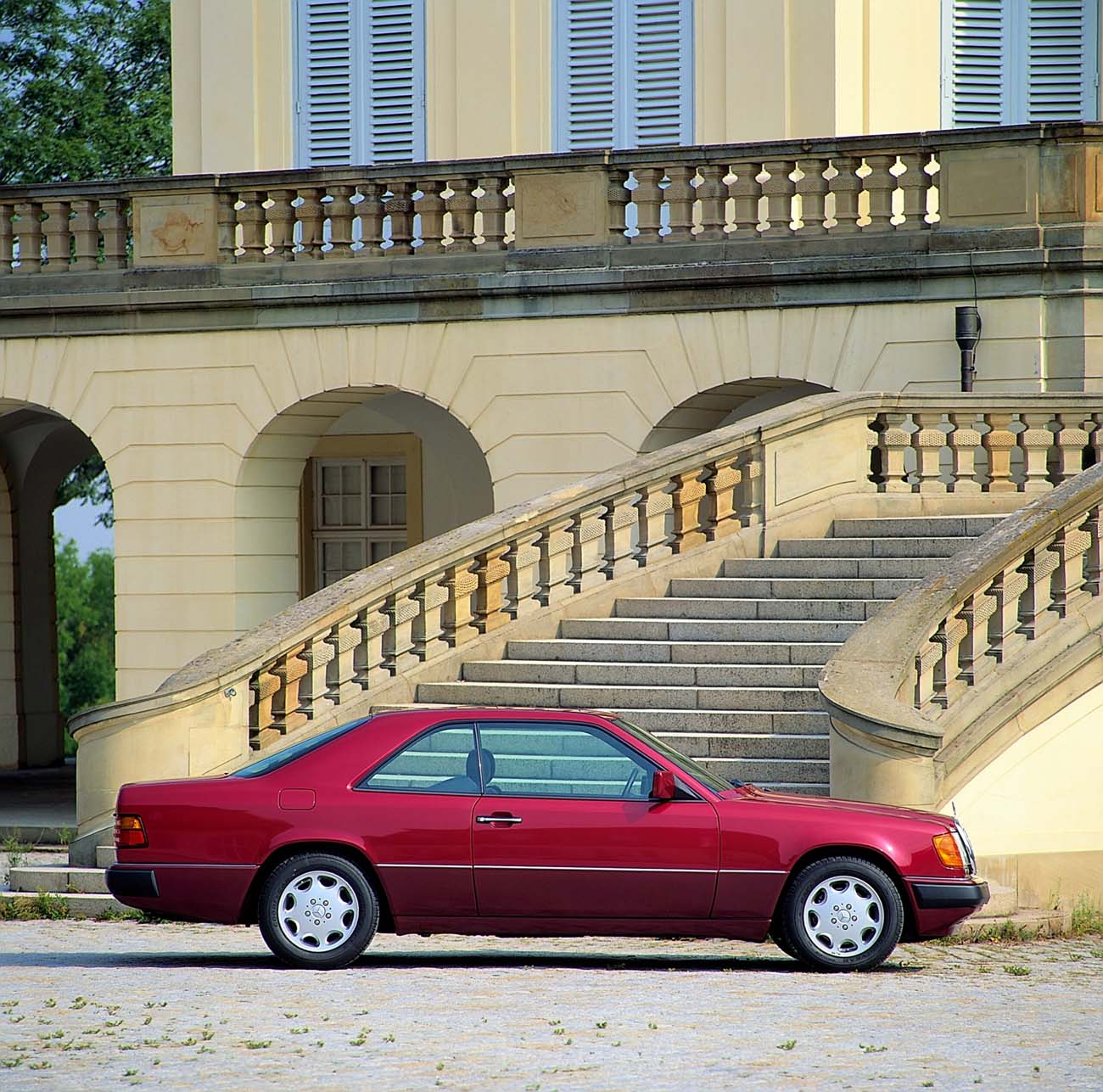 Mercedes-Benz 320 CE (C 124), photo from 1992.