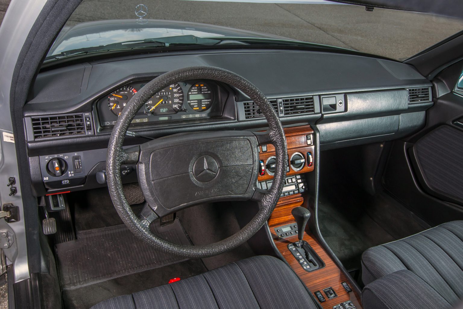 Mercedes-Benz 300 E W124 Saloon Cockpit. Photo from the Mercedes-Benz Classic Insight “History of the E-Class” from 19 to 22 April 2016.