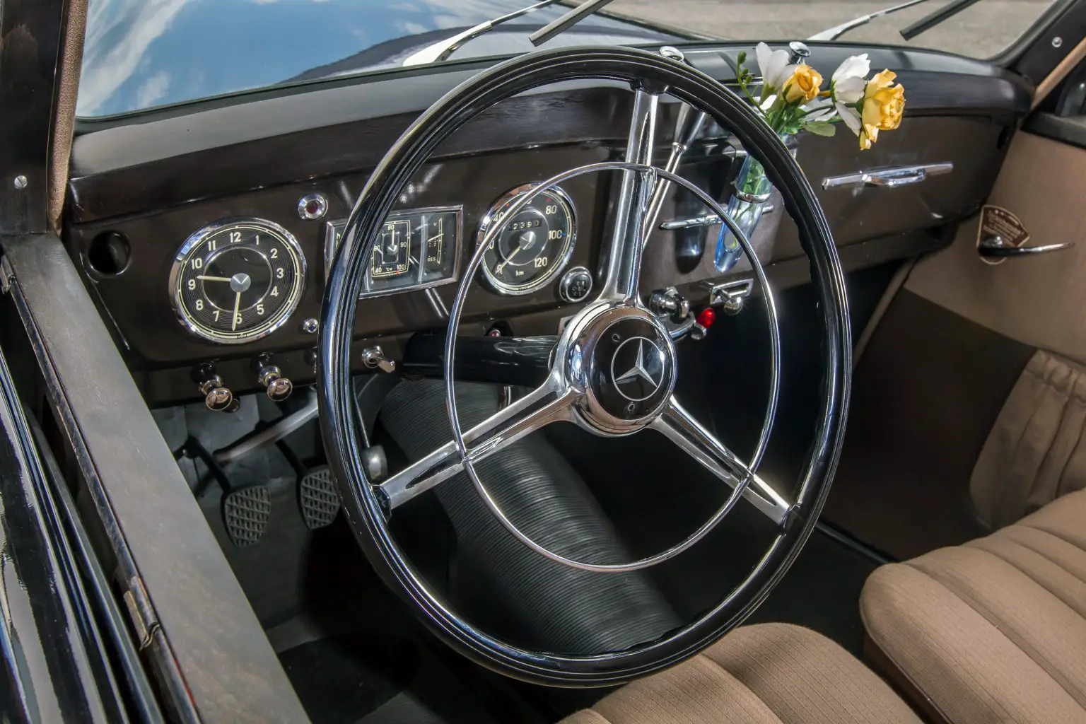 Mercedes-Benz 170 DS W 191 Saloon. Cockpit. Photo from the Mercedes-Benz Classic Insight “History of the E-Class” from 19 to 22 April 2016.