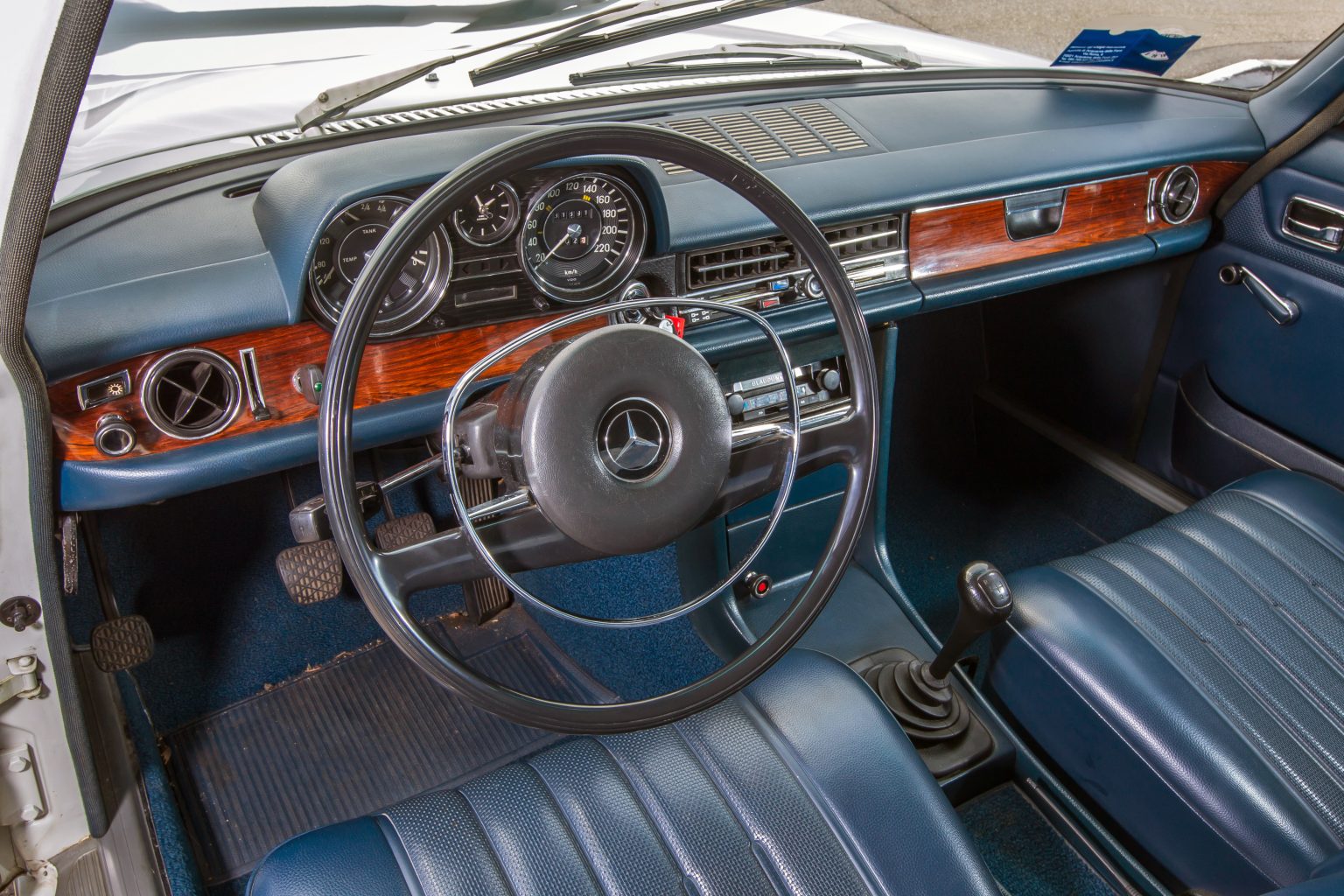 Mercedes-Benz 280 E Stroke/8 W 114 Cockpit. Photo from the Mercedes-Benz Classic Insight “History of the E-Class” from 19 to 22 April 2016.