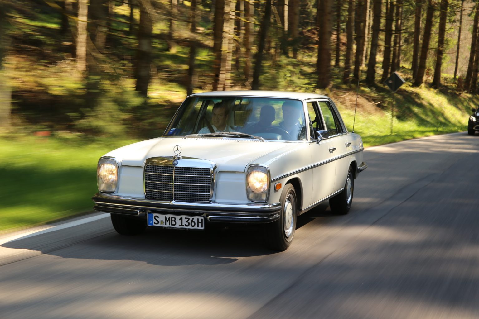 Mercedes-Benz 280 E Stroke/8 W 114. Moving vehicle. Photo from the Mercedes-Benz Classic Insight “History of the E-Class” from 19 to 22 April 2016.