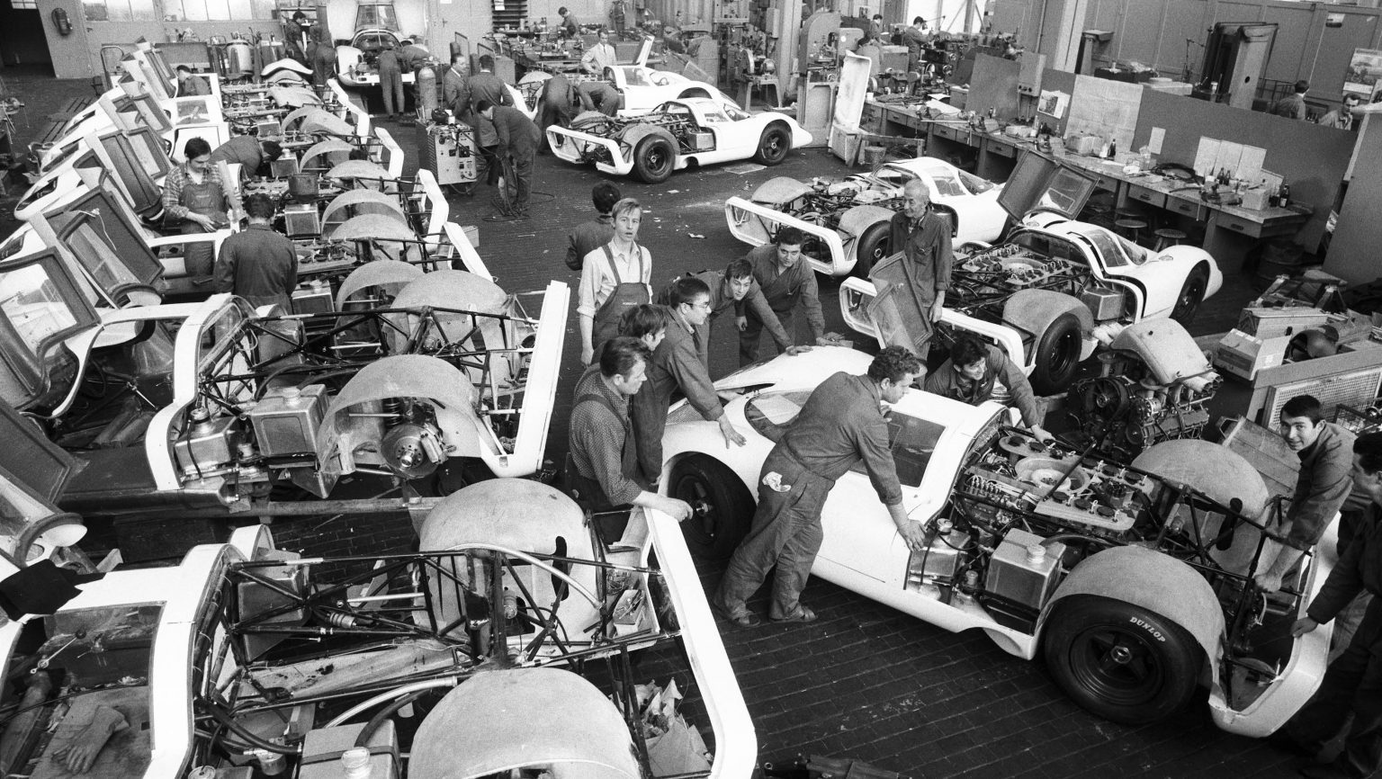 Construction of 25 racing cars for the homologation of the 917 Porsche AG