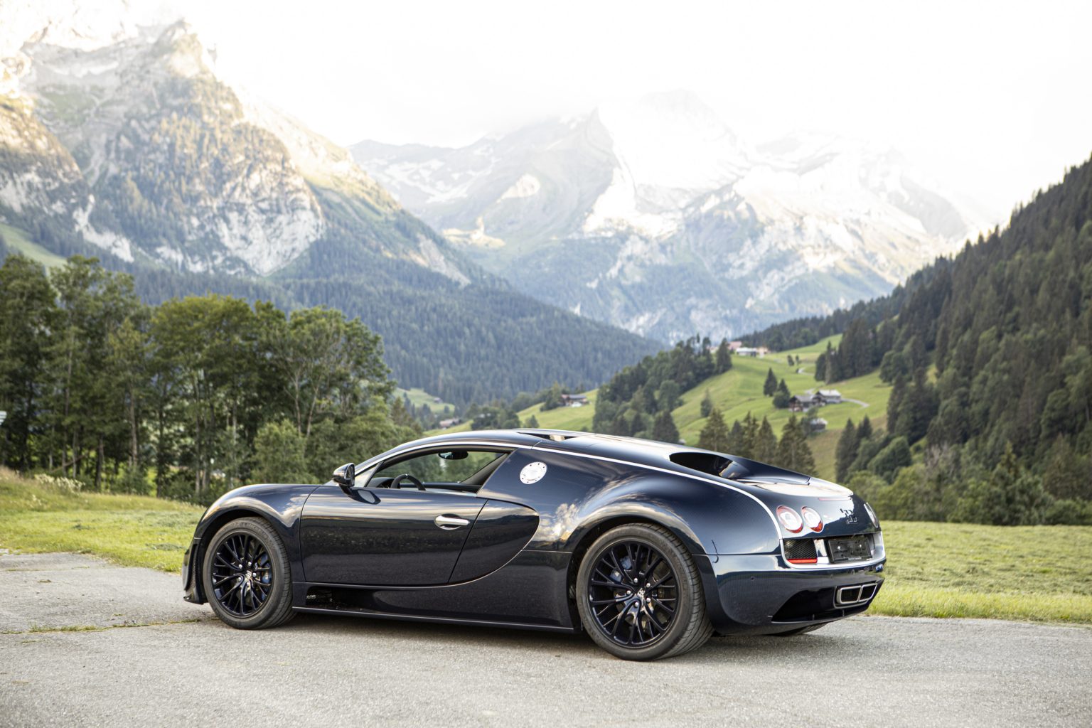 Only 689kms from new, 2012 Bugatti Veyron 16.4 Super Sport Coupé 3