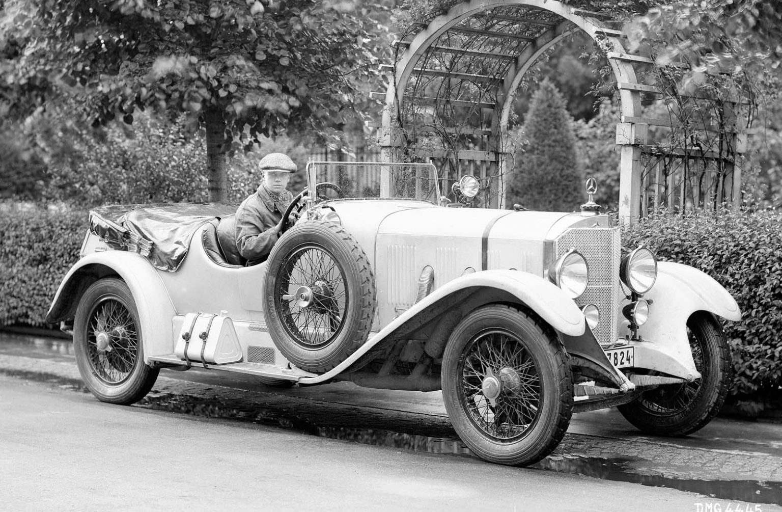 Rudolf Caracciola with the Mercedes-Benz Model K, in which he won the touring car category at Klausen Pass and the International Semmering Race in 1926. (Photo signature in the Mercedes-Benz Classic archive: 4445)