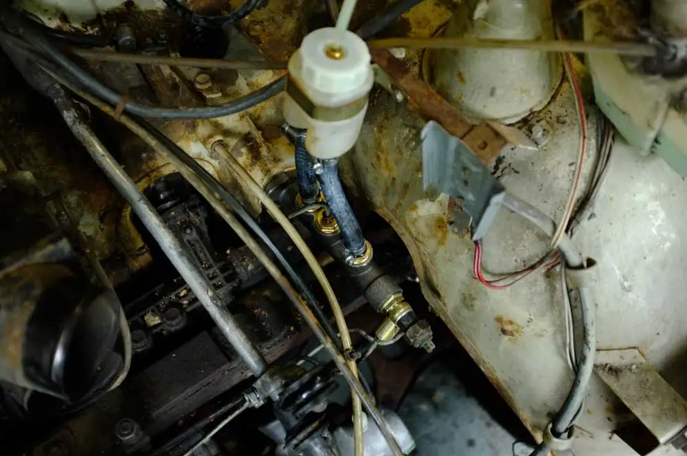 Brake Master Cylinder - What Brake Fluid Can I Use In My Classic Car Or Motorcycle?