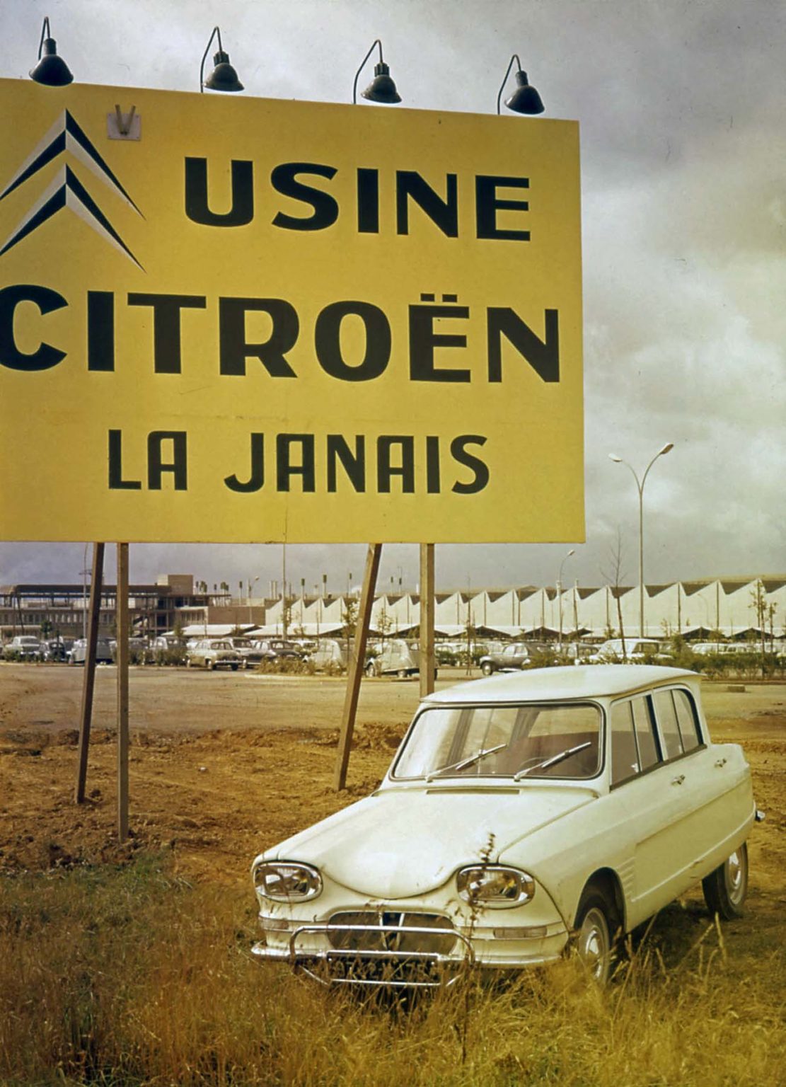 CITROEN AMI6 USINE RENNES LA JANAIS EXTERIEUR